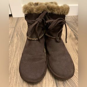 Women’s Skechers Faux Fur Suede Low-cut boot size 8